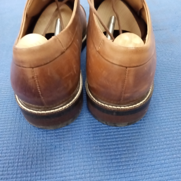 Classic Brown Leather Men's Dress Shoes - Picture 5 of 5